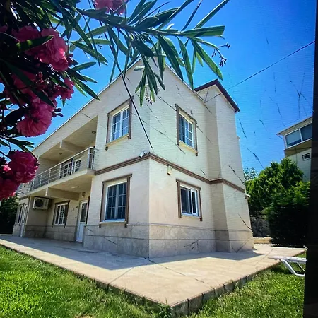 Tuerkan Kusadasi