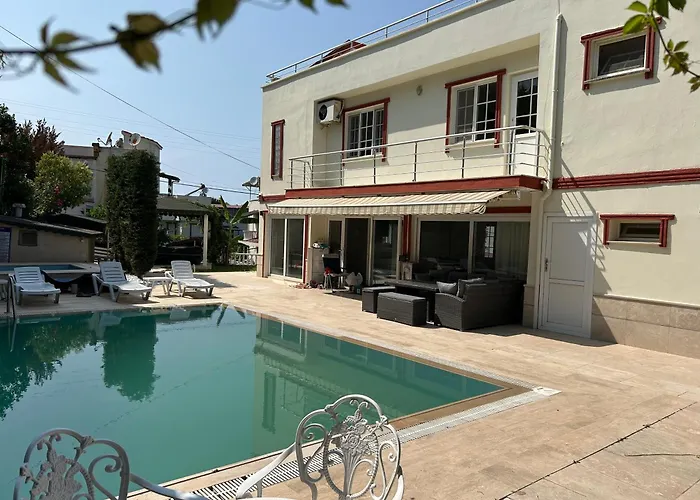 Tuerkan * Κουσάντασι