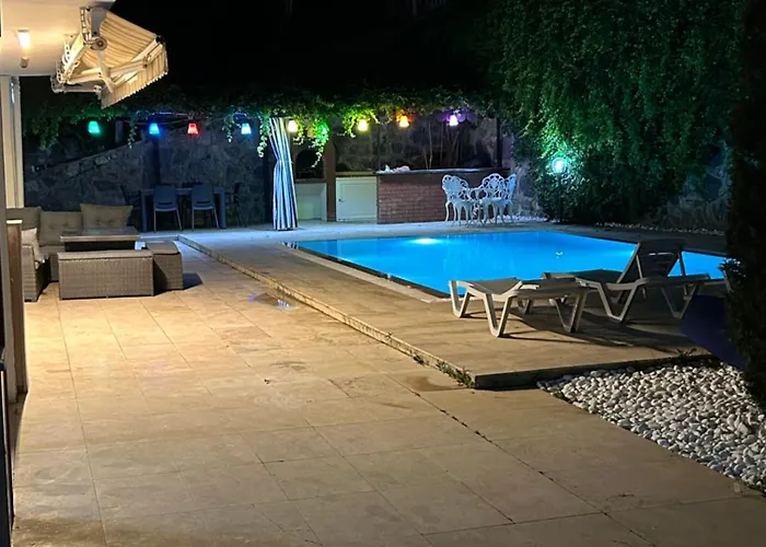 Tuerkan * Κουσάντασι