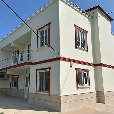 Tuerkan Villa *